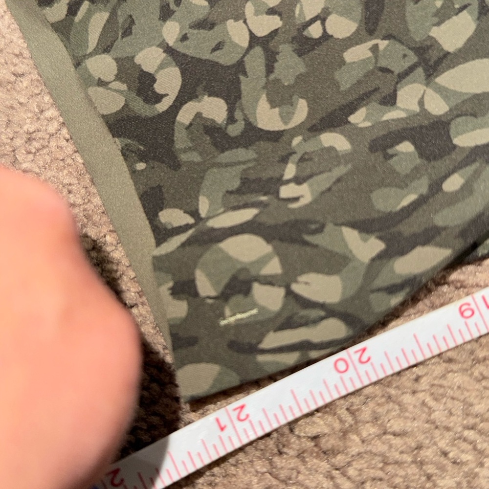 Lululemon High Rise 21 Crop Leggings Wild Thing Camo‎ Dark Olive Green Size 6 - Picture 7 of 7